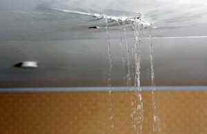 infiltrations d'eau sur un toit
