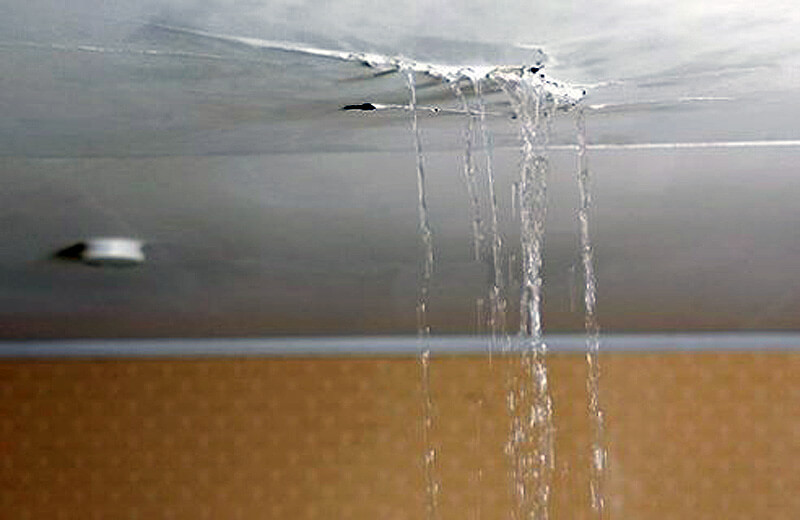 Comment savoir si on a des infiltrations d’eau sur un toit ?