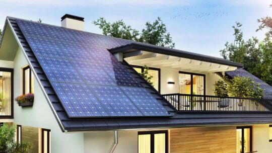Boostez l’efficacité de vos panneaux solaires grâce à un entretien adapté